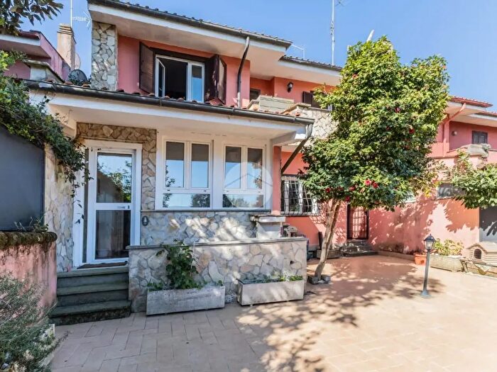 Casa trilocale in vendita in Via Domenico Cimarosa, Nepi