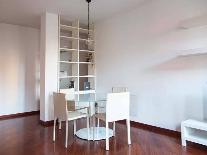 Appartamento trilocale in affitto in Via Magolfa, Navigli Darsena, Milano