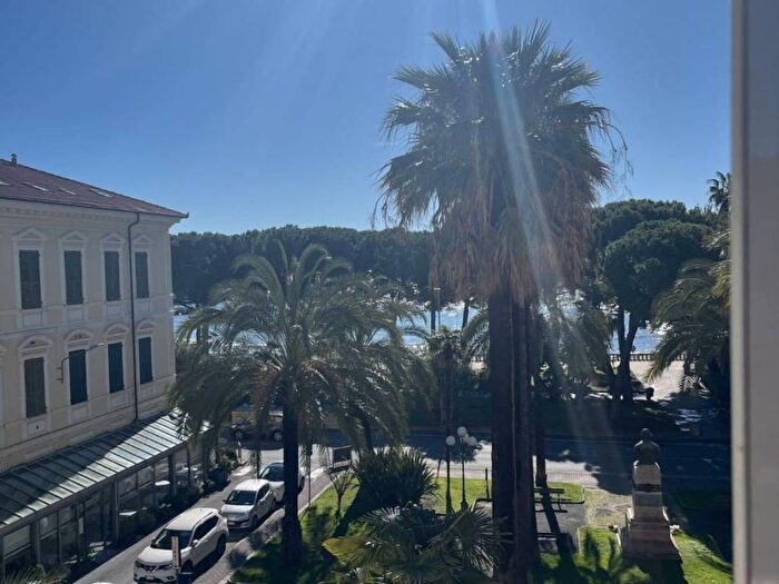 Appartamento trilocale in affitto in Via Genova, Centro, Diano Marina