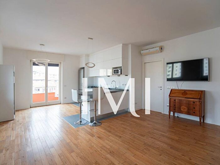 Appartamento trilocale in affitto in Via Giovan Battista Pergolesi, Buenos Aires, Milano
