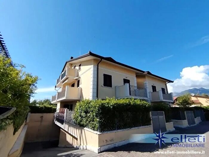 Appartamento trilocale in vendita in Massa