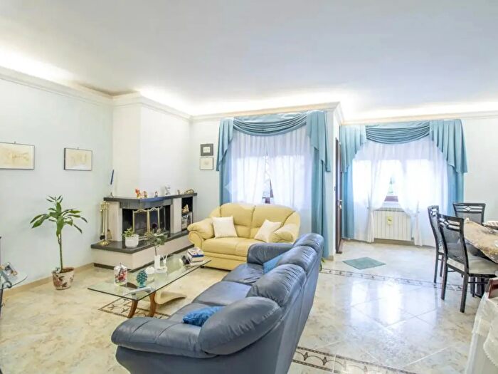 Casa quadrilocale in vendita in Via Quirino Majorana, Rieti