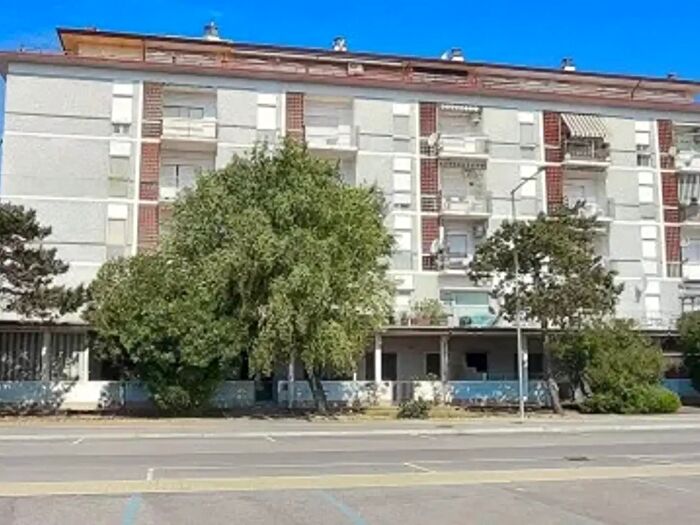 Appartamento trilocale in vendita in Via Passo di Costalunga, Comacchio