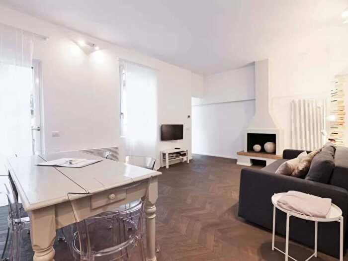 Appartamento trilocale in affitto in Corso Genova, Milano