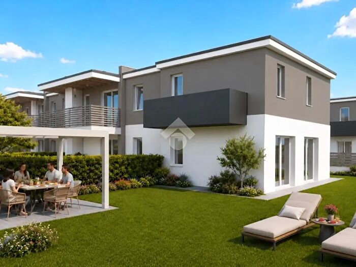 Casa con 5 locali in vendita in Via San Martino, Castelnuovo Del Garda