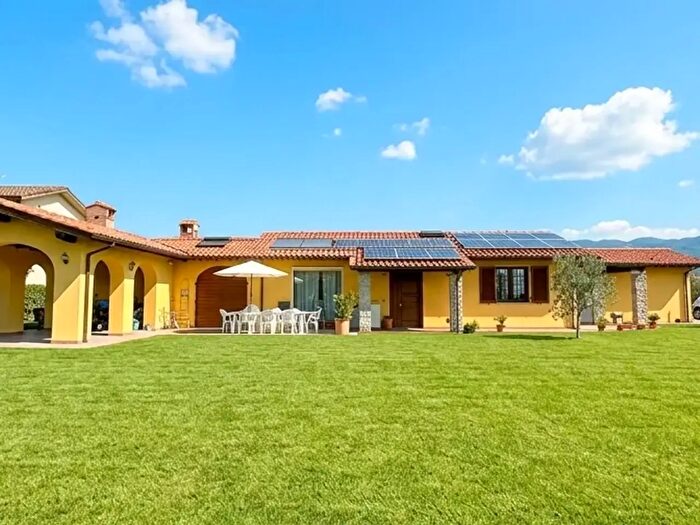 Casa con 5 locali in vendita in Buggiano