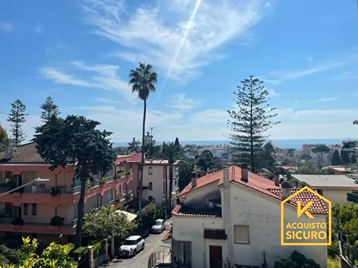Casa con 6 locali in vendita in Via Privata Poggio Ponente, Vallecrosia