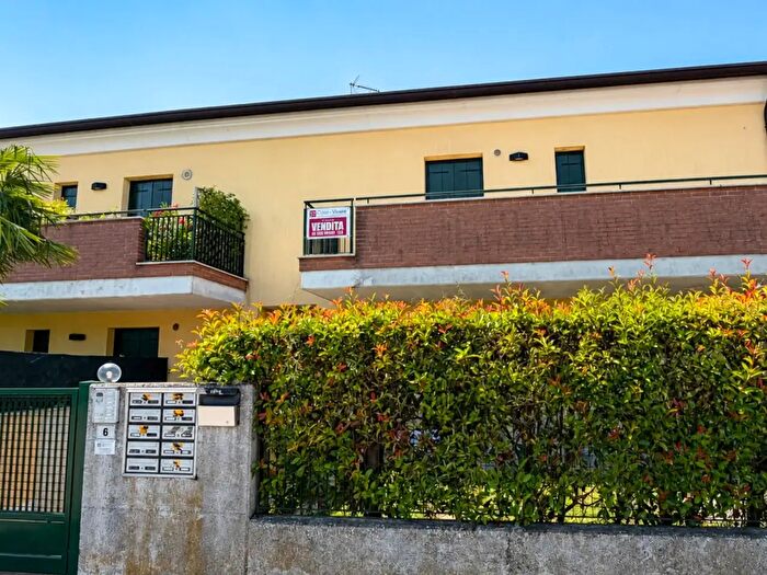 Appartamento trilocale in vendita in Via Monsignore R Carniello, Piove Di Sacco