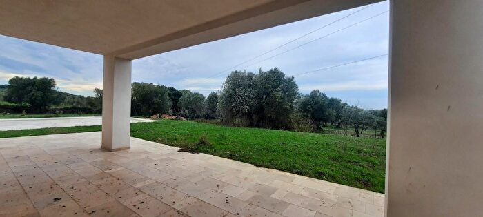 Casa con 11 locali in vendita in Ostuni