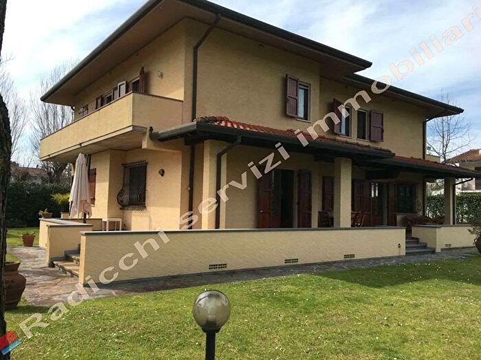Casa con 8 locali in affitto in Via Ammiraglio Morin a, Forte Dei Marmi