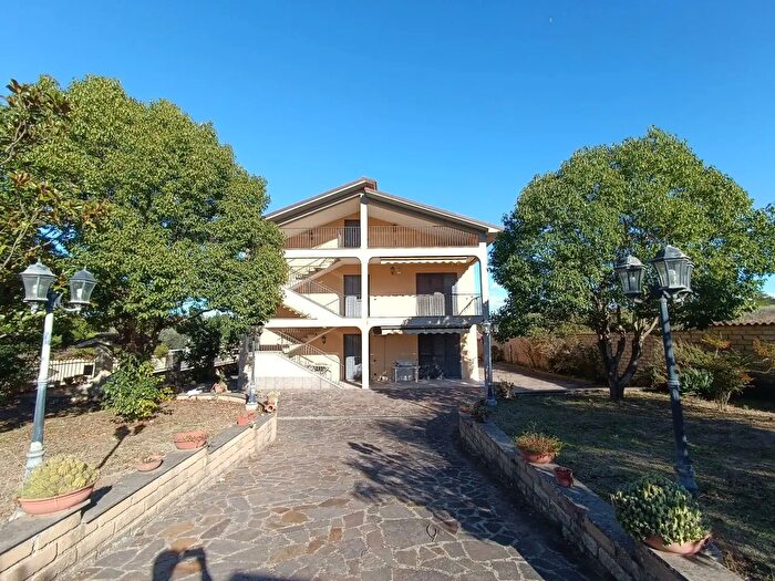 Casa con 10 locali in vendita in Via Prataporci, Roma