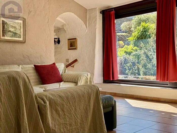 Casa con 6 locali in vendita in Via Acquasanta, Dolcedo