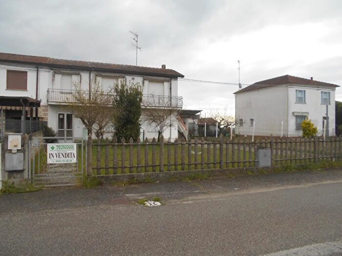 Casa con 9 locali in vendita in Via della Repubblica, Lagosanto