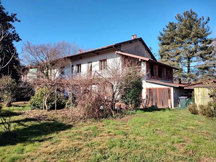 Casa con 7 locali in vendita in Cairate