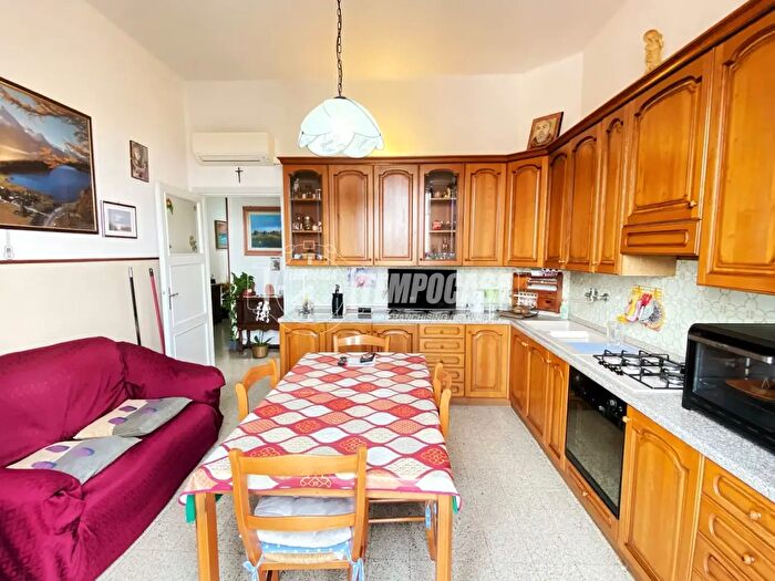 Appartamento quadrilocale in vendita in Via del Chiù, Bologna