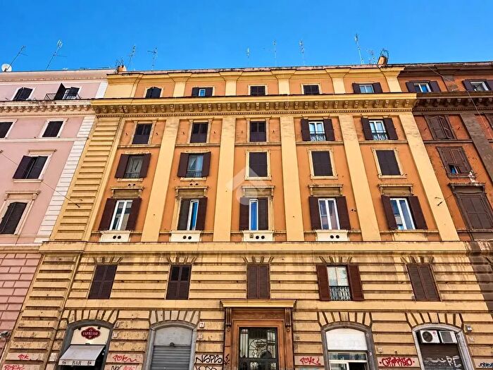 Appartamento trilocale in vendita in Via Principe Umberto, Roma