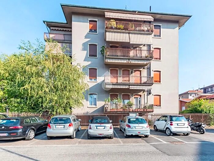Appartamento trilocale in vendita in Via Solferino, Lainate