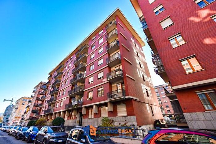 Appartamento trilocale in vendita in Via Albenga, Torino
