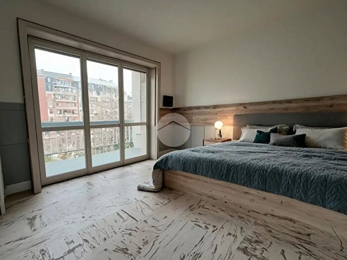 Appartamento trilocale in vendita in Via Lorenzo Perosi, Milano