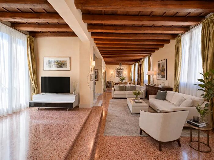 Casa quadrilocale in vendita in Via Cesare Battisti Padova, Padova