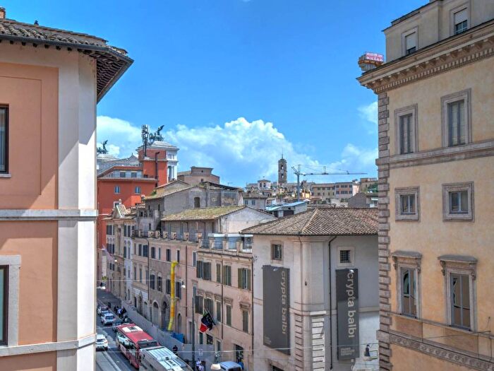 Appartamento con 6 locali in affitto in Largo di Torre Argentina, Pantheon, Roma