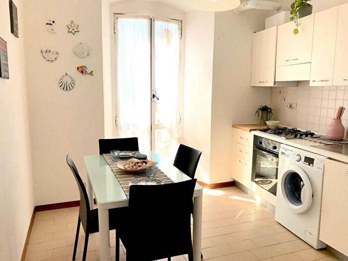 Appartamento trilocale in affitto in Corso Libero Longhi, Centro, Moneglia