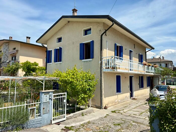Casa con 11 locali in vendita in Tarzo