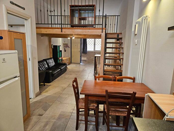 Appartamento trilocale in affitto in Via Mascarella, Irnerio, Bologna