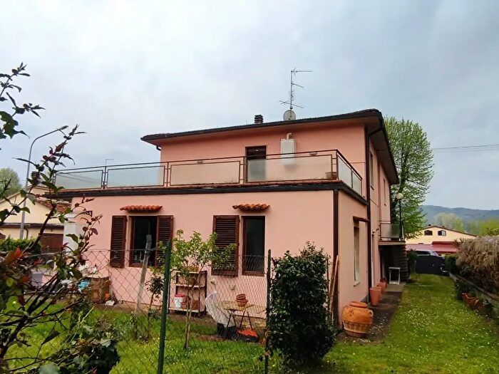 Appartamento con 5 locali in vendita in Vicchio