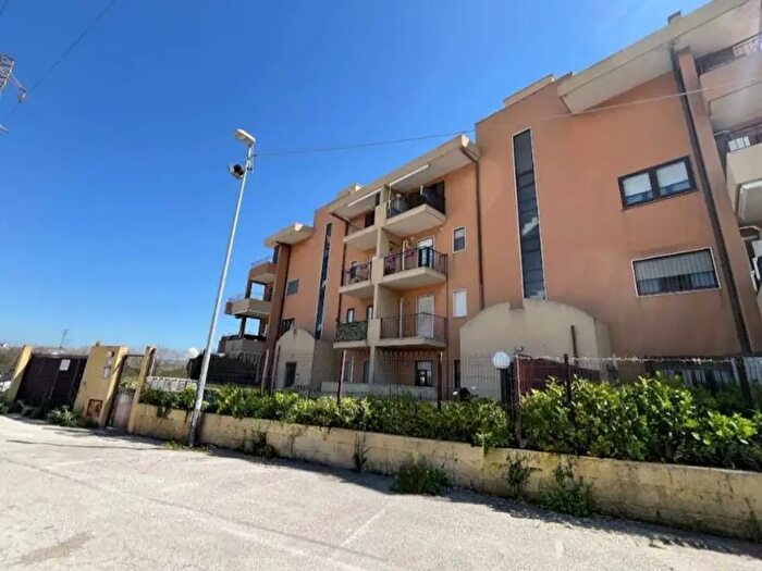 Appartamento trilocale in affitto in Via Galeso, Taranto