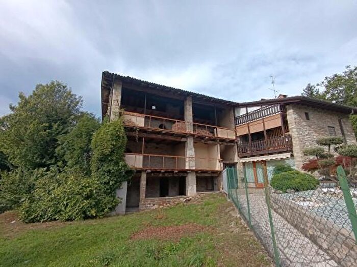 Casa con 6 locali in vendita in Via Castello, Ponteranica