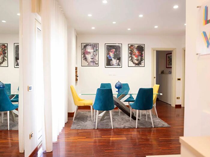 Appartamento con 5 locali in vendita in Via Francesco Massara, Catanzaro