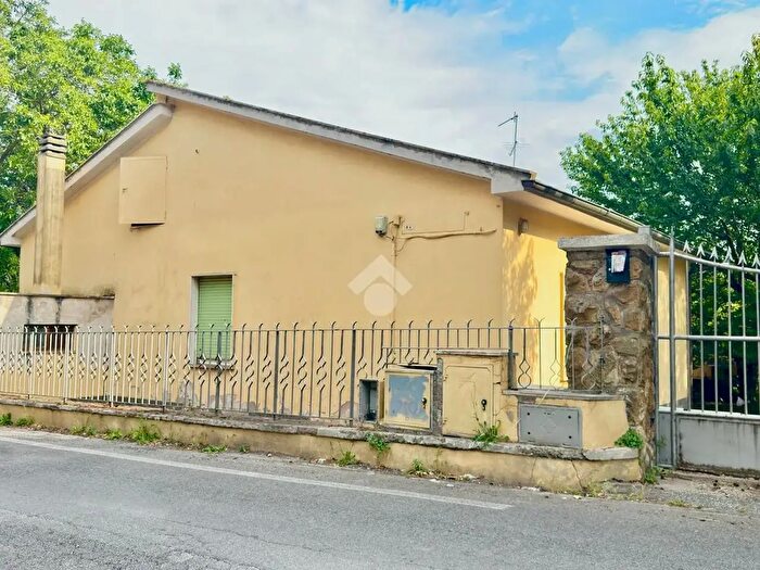 Casa con 5 locali in vendita in Vicolo di Colle Febbraro, Roma