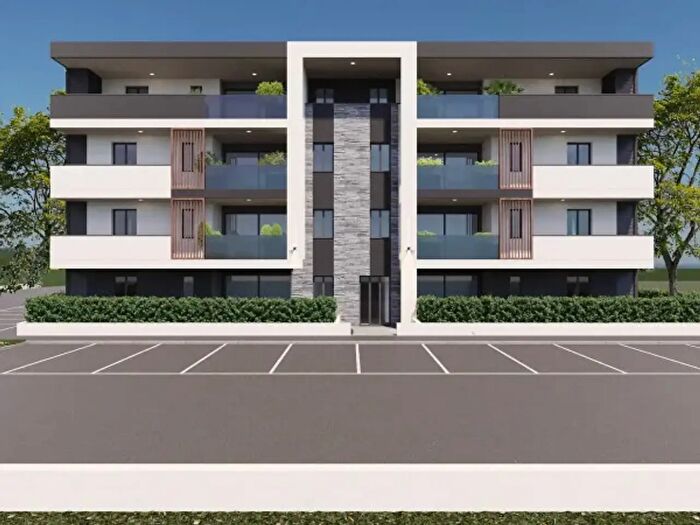 Appartamento trilocale in vendita in Via Filippo Neri, Carate Brianza