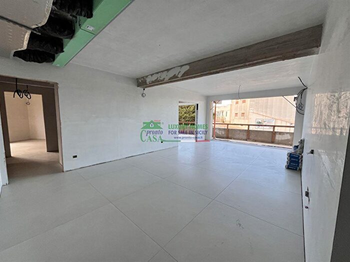 Appartamento con 6 locali in vendita in Via Don Biagio Ferlante, Comiso