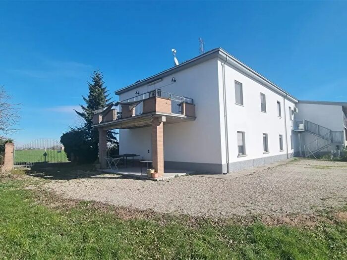 Casa con 7 locali in vendita in Via Enrico Forlanini, Parma