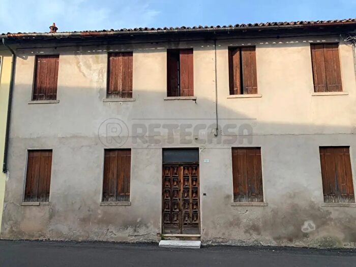 Casa con 8 locali in vendita in Via Roma, Sandrigo