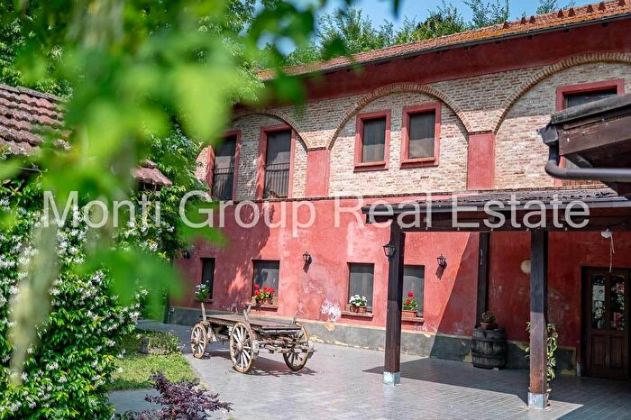 Casa con 12 locali in vendita in Cassine