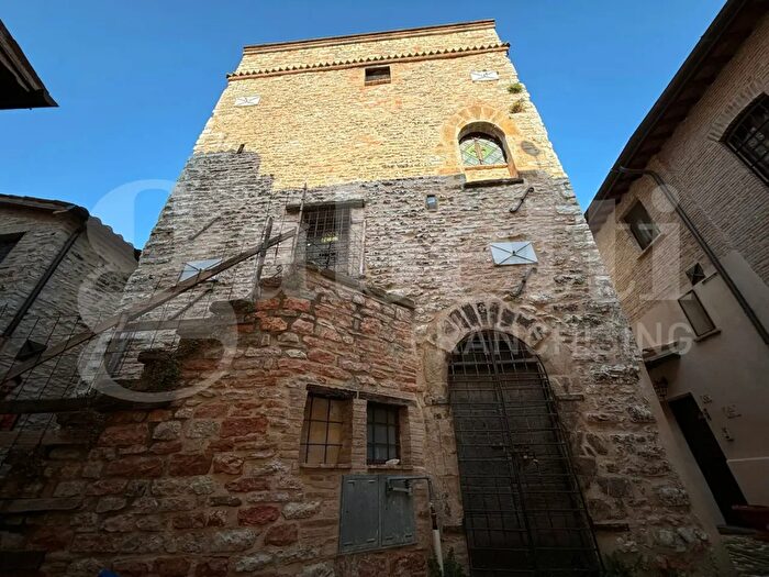 Casa quadrilocale in vendita in Località Colle di Nocera, Nocera Umbra