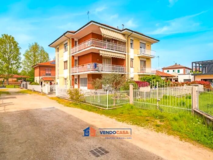 Casa con 6 locali in vendita in Via del Porto, Carmagnola