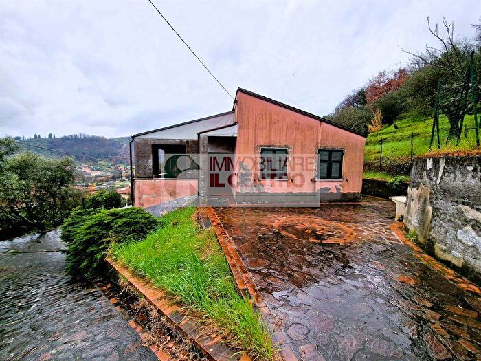 Casa con 6 locali in vendita in Sarzana