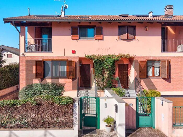 Casa con 5 locali in vendita in Novara