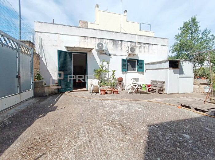 Casa bilocale in vendita in Via Galatina, Soleto