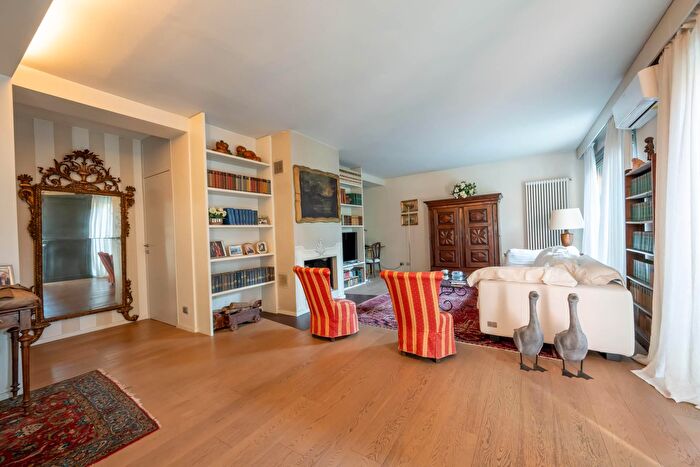 Appartamento con 6 locali in vendita in Via Luisa del Carretto, Torino