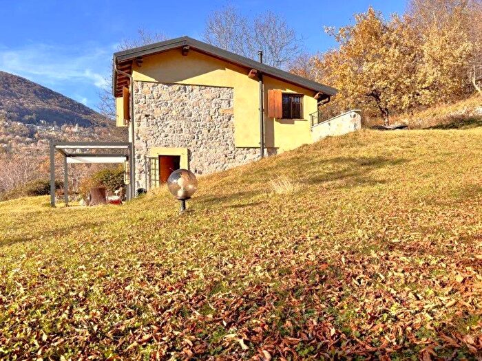 Casa quadrilocale in vendita in Laino