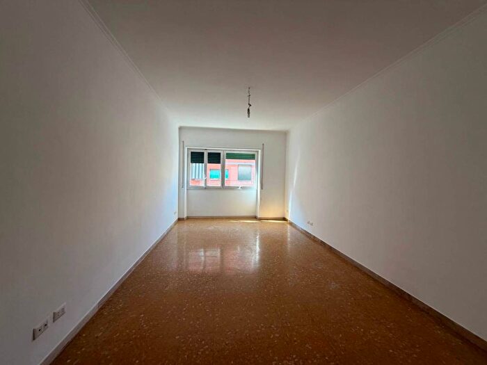 Appartamento trilocale in affitto in Via Pescaglia, Magliana, Roma