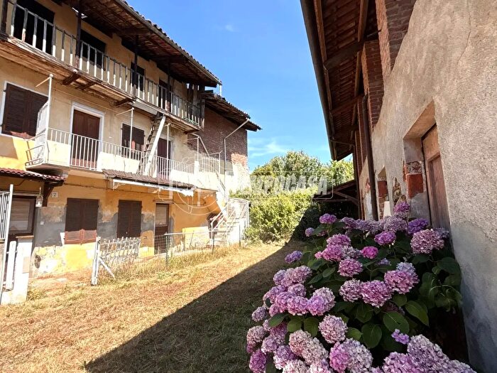 Casa quadrilocale in vendita in Vicolo Flecchia, Caravino