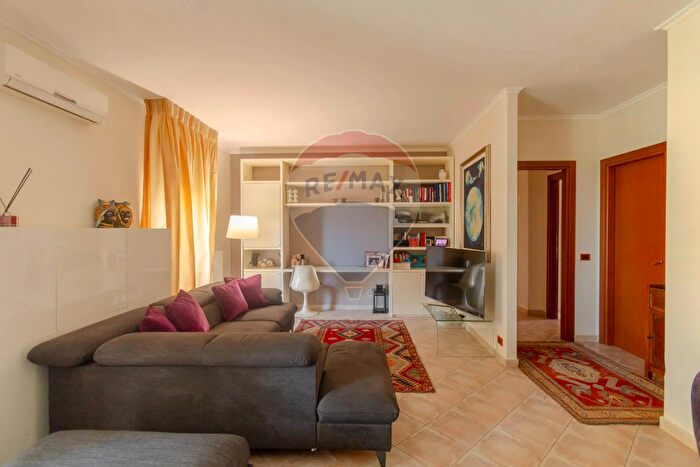 Appartamento quadrilocale in vendita in Via Antonio De Curtis, Bari