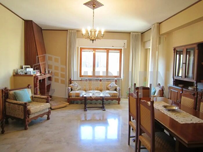 Appartamento con 6 locali in vendita in Via a Borelli, CoriglianoRossano