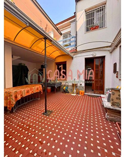 Appartamento trilocale in vendita in Via Garibaldi, Castel San Giovanni